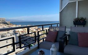 Apartamento Totalmente Reformado Con Piscina Y Jardines Al Lado De La Playa De La Carihuela